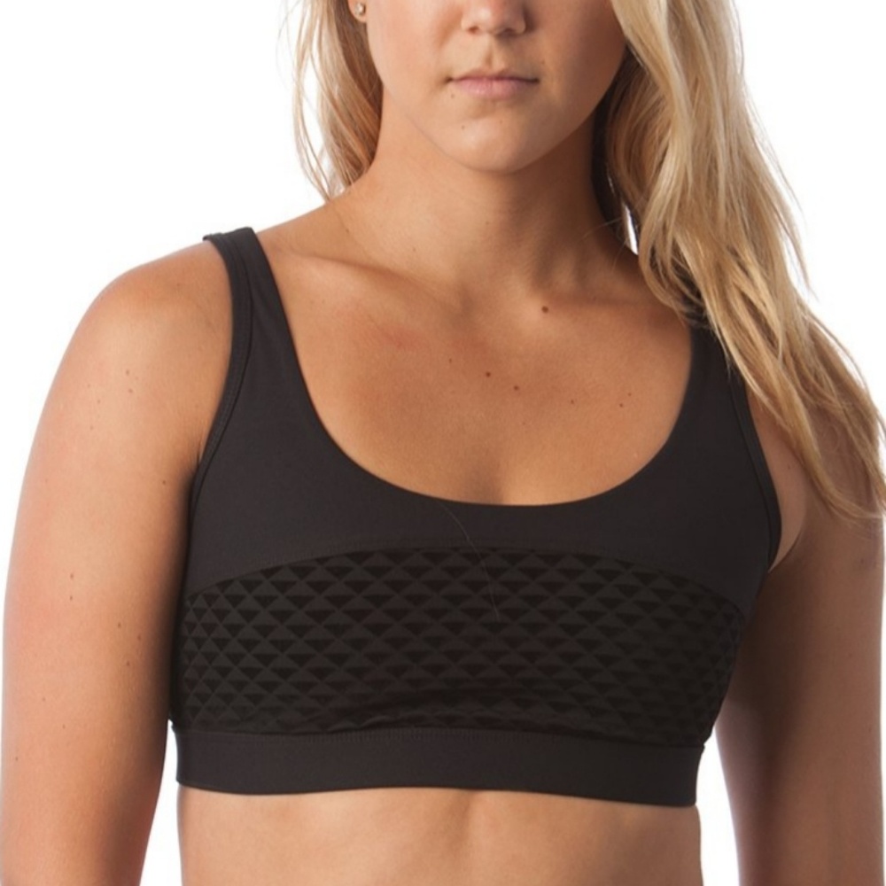 BRAND NEW 90 DEGREE SPORT BRA SIZE M